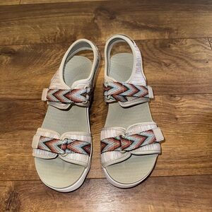 Size 6 multicolor strap sandals